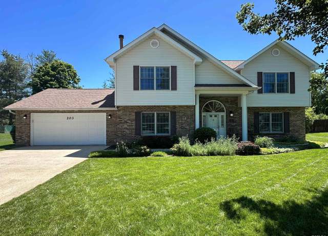 Property at 203 Archelle Dr, Carbondale, IL 62901, 4 beds, 2.5 baths