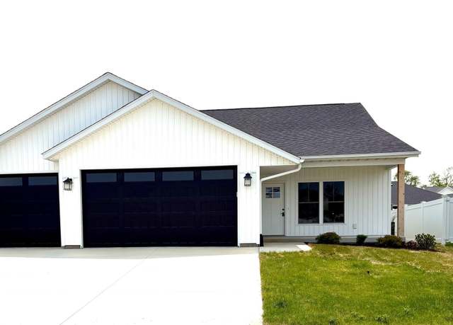 Property at 4613 W 12th St, Davenport, IA 52804, 3 beds, 2 baths