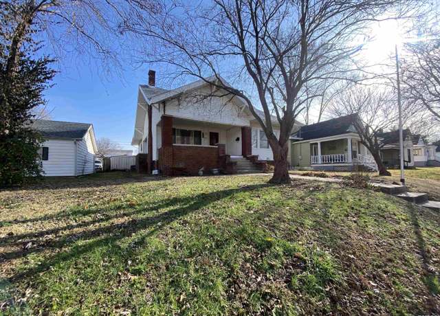 Property at 906 S Granger St, Harrisburg, IL 62946, 5 beds, 4 baths