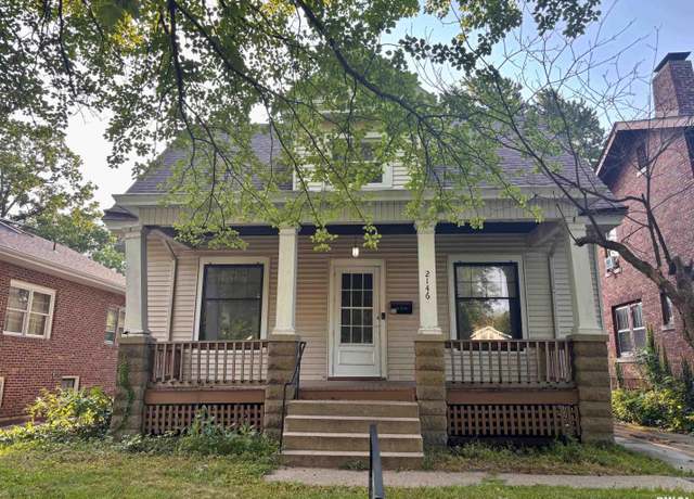 Property at 2146 Yale Blvd, Springfield, IL 62703, 4 beds, 2.5 baths
