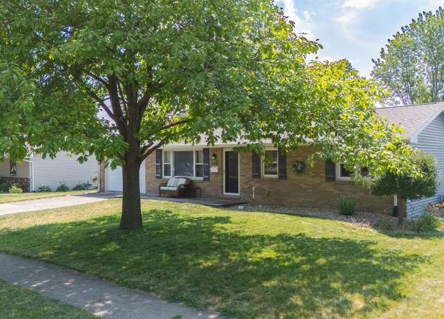 Property at 1100 Hampton Rd, Washington, IL 61571, 3 beds, 2 baths