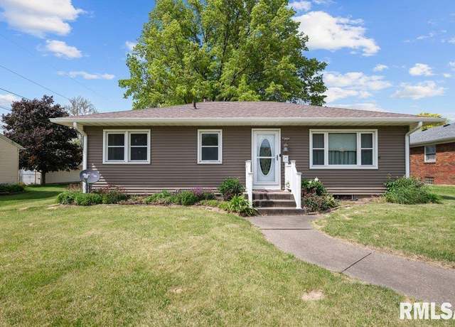 Property at 3430 W Locust St, Davenport, IA 52804, 3 beds, 2 baths