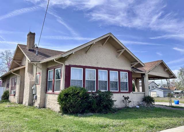 Property at 904 E Main St, West Frankfort, IL 62896, 2 beds, 1 bath