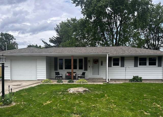 Property at 813 Glenda Ln, Taylorville, IL 62568, 3 beds, 2 baths