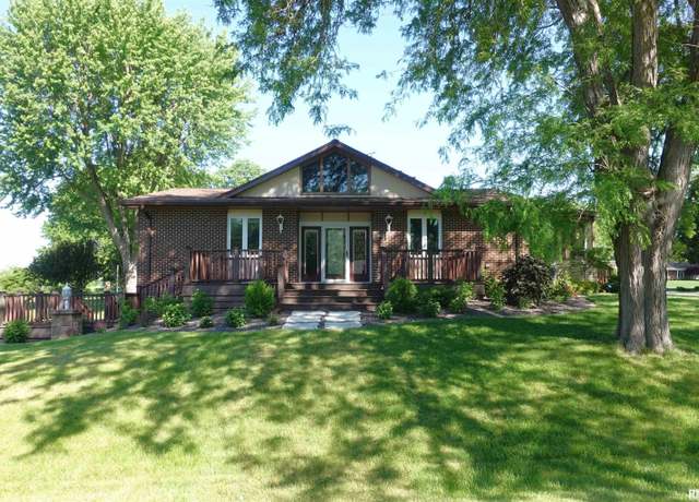 Property at 168 Seminole Dr, Galesburg, IL 61401, 3 beds, 3 baths