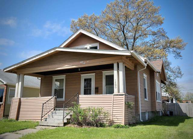 Property at 1800 42nd St, Rock Island, IL 61201, 3 beds, 1 bath