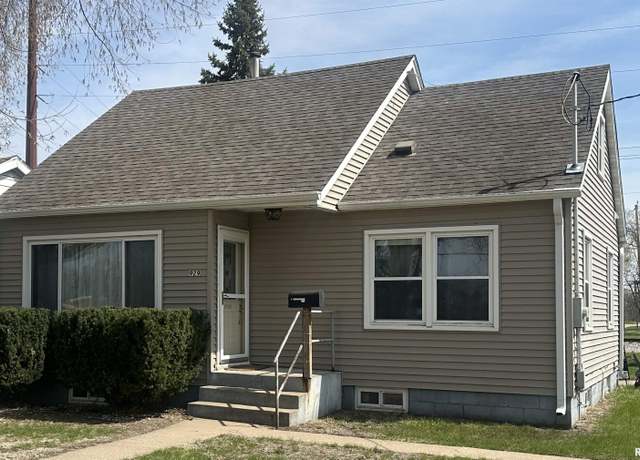 Property at 929 Dunnburr St, Camanche, IA 52730, 2 beds, 2 baths
