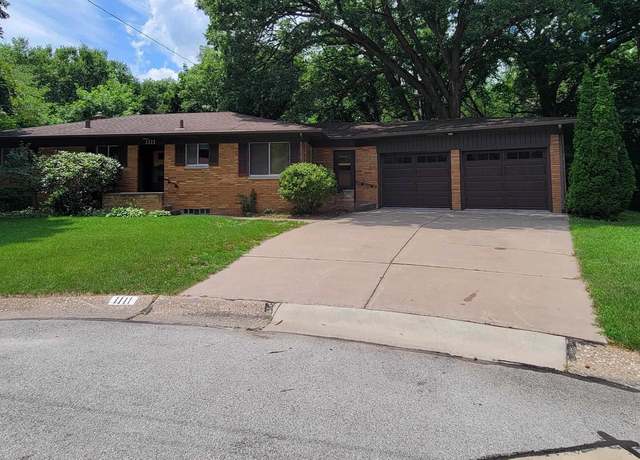 Property at 1111 52nd Street Court, Moline, IL 61265, 4 beds, 2 baths