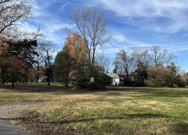 Property at 900 W Cherry St, Carbondale, IL 62901