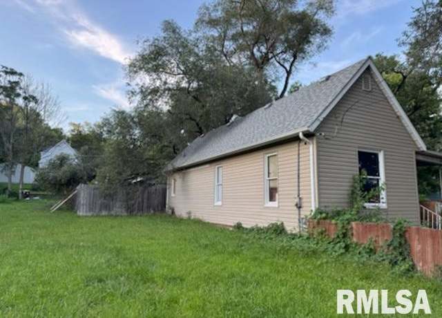 Property at 1827 W Smith St, Peoria, IL 61605, 2 beds, 1 bath