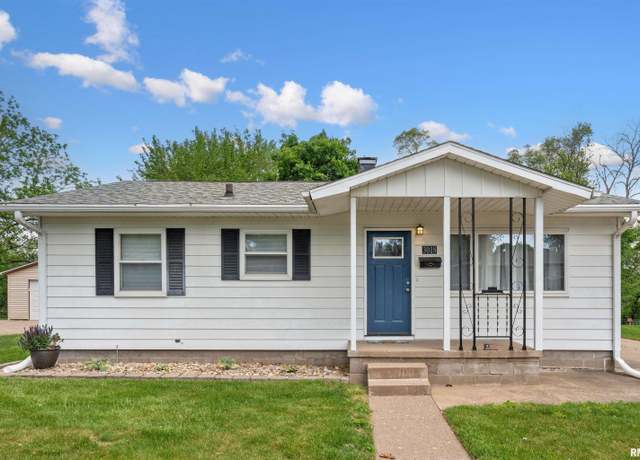 Property at 3018 Oak Street Court, Bettendorf, IA 52722, 3 beds, 1 bath