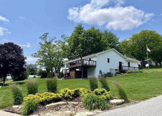 Property at 124 Riverview Heights Dr, Le Claire, IA 52753, 4 beds, 3.5 baths
