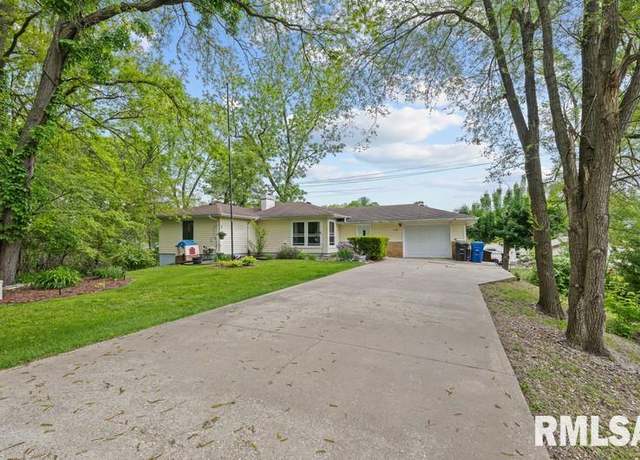Property at 5330 33rd Ave, Moline, IL 61265, 3 beds, 2 baths