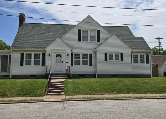 Property at 621 E 29th St, Davenport, IA 52803, 3 beds, 2 baths
