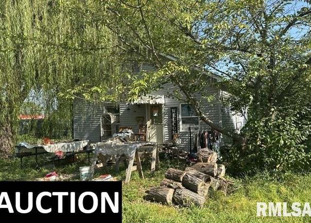 Property at 1203 W Oak St, West Frankfort, IL 62896, 2 beds, 1 bath