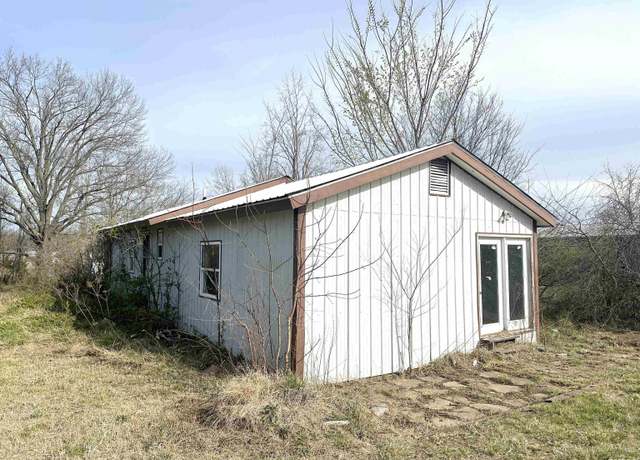 Property at 10558 Torrance Rd, Carbondale, IL 62901, 2 beds, 2 baths