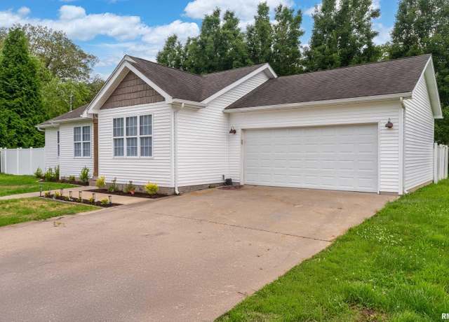 Property at 1321 N 7th St, Herrin, IL 62948, 3 beds, 2 baths