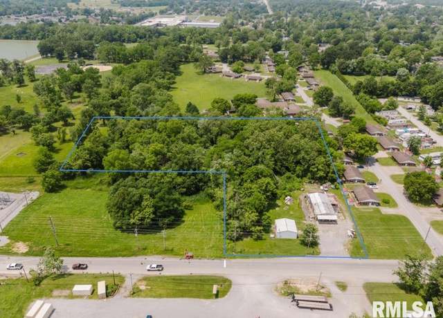 Property at 1300 S Court St, Marion, IL 62959, 1 bed