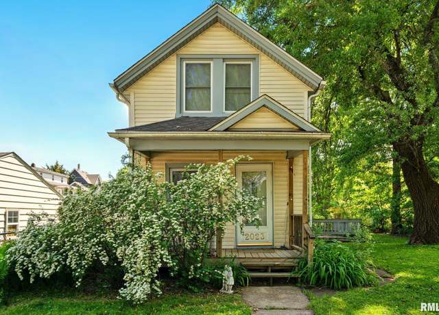 Property at 2023 Leclaire St, Davenport, IA 52803, 2 beds, 1 bath