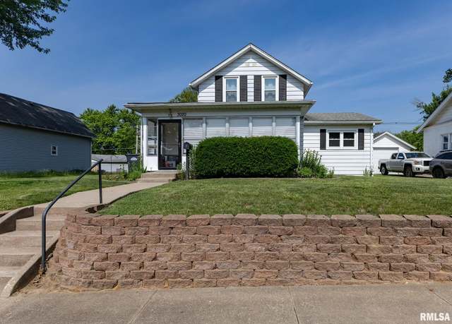 Property at 3020 Cleveland St, Clinton, IA 52732, 3 beds, 1.5 baths