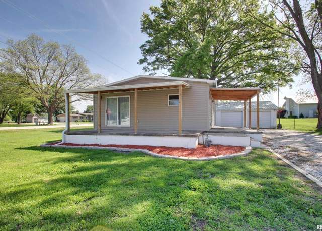 Property at 110 S East St, Hull, IL 62343, 3 beds, 1 bath
