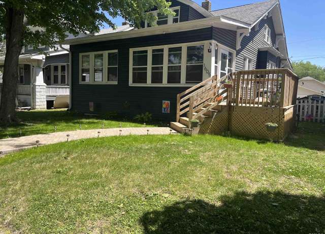 Property at 1605 29th St, Rock Island, IL 61201, 3 beds, 1 bath