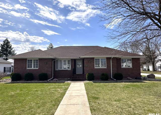 Property at 290 W Railroad St, Roseville, IL 61473, 4 beds, 3 baths