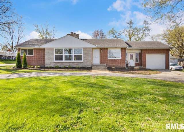 Property at 219 E Parkside Dr, Washburn, IL 61570, 3 beds, 1 bath