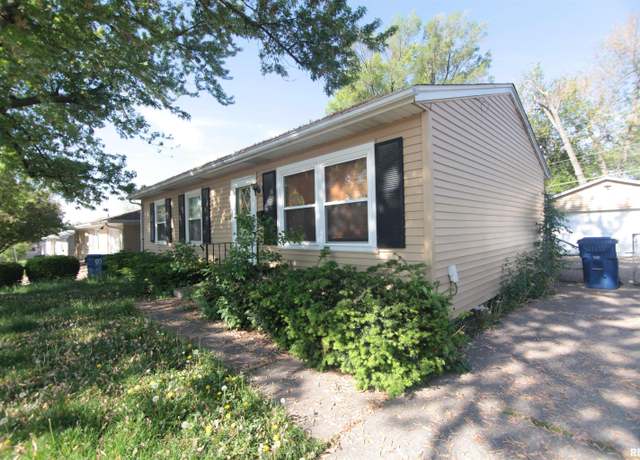 Property at 2630 N Concord St, Davenport, IA 52804, 3 beds, 1 bath