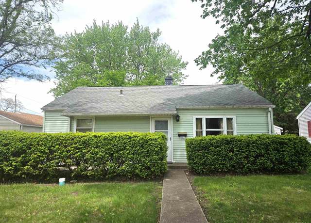 Property at 461 W Fremont St, Galesburg, IL 61401, 3 beds, 1 bath