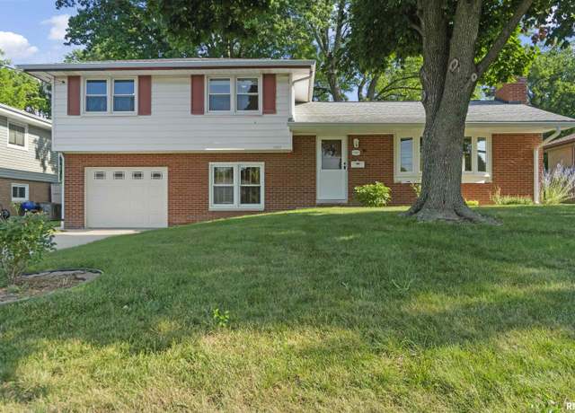 Property at 1407 W Clarewood Ave, Peoria, IL 61614, 3 beds, 2 baths