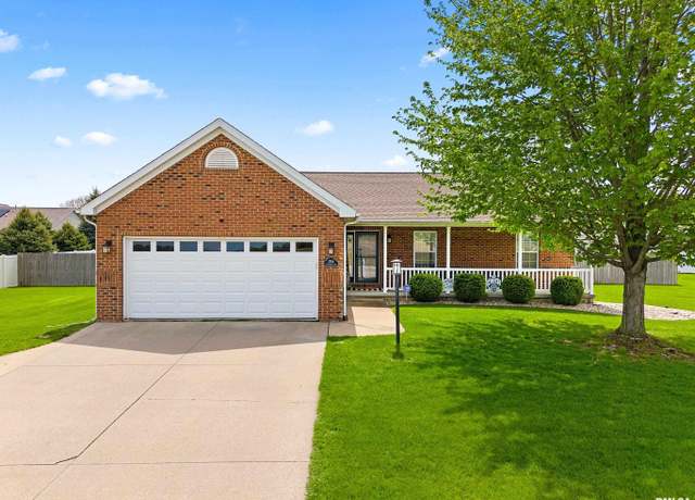 Property at 1204 W Cloverdale Rd, Chillicothe, IL 61523, 4 beds, 2.5 baths
