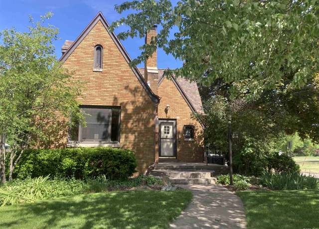 Property at 2556 30th St, Moline, IL 61265, 4 beds, 2 baths
