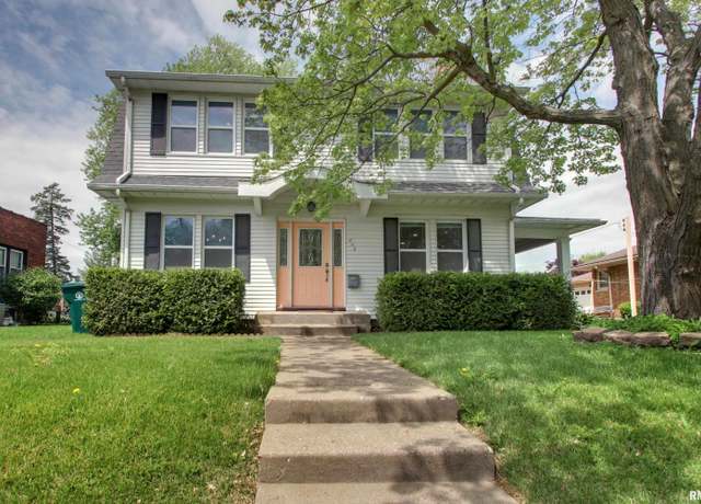 Property at 806 S 24th St, Quincy, IL 62301, 3 beds, 2.5 baths