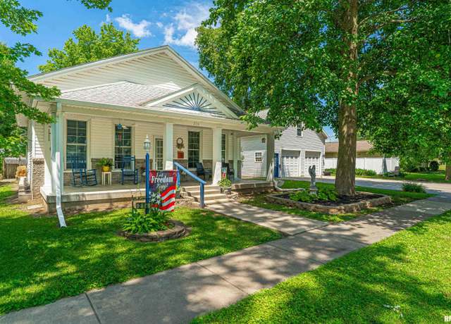 Property at 216 3rd St, Lincoln, IL 62656, 4 beds, 2 baths