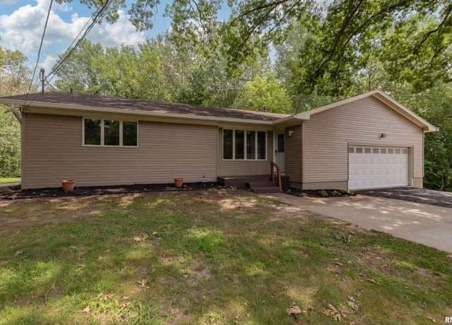 Property at 4041 30th St, Rock Island, IL 61201, 4 beds, 3 baths