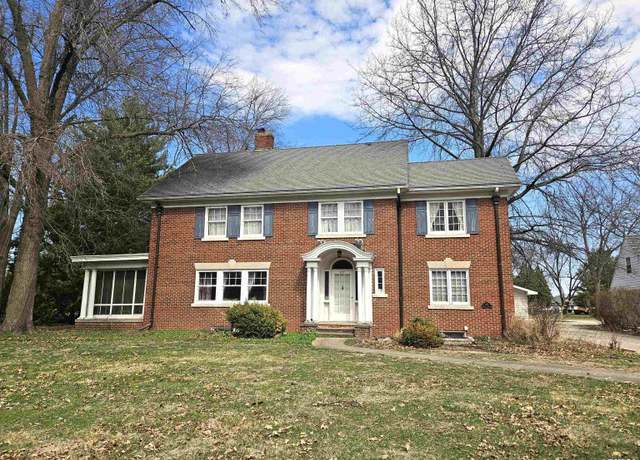 Property at 237 Park Lane Dr, Galesburg, IL 61401, 6 beds, 4 baths