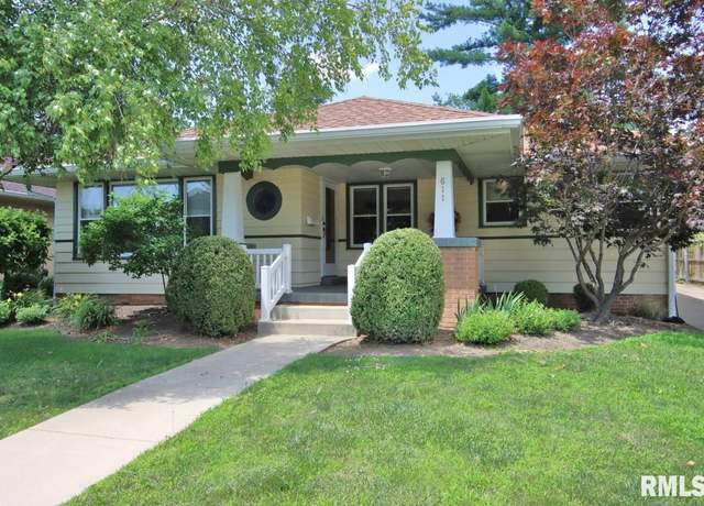 Property at 611 Stratford Dr, Peoria, IL 61614, 3 beds, 1.5 baths