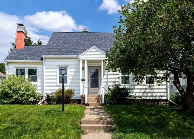 Property at 1020 Brown St, Bettendorf, IA 52722, 3 beds, 2 baths