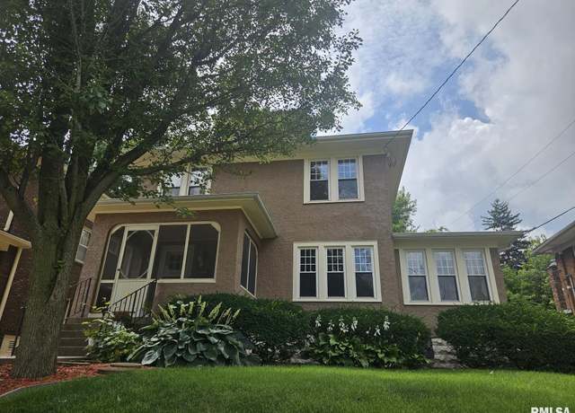 Property at 804 Iowa Ave, Muscatine, IA 52761, 3 beds, 2 baths