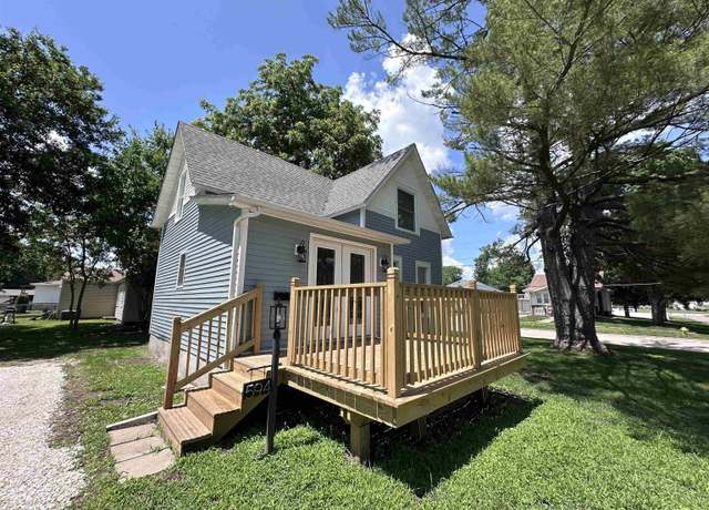 Property at 594 Marston Ave, Galesburg, IL 61401, 3 beds, 1.5 baths
