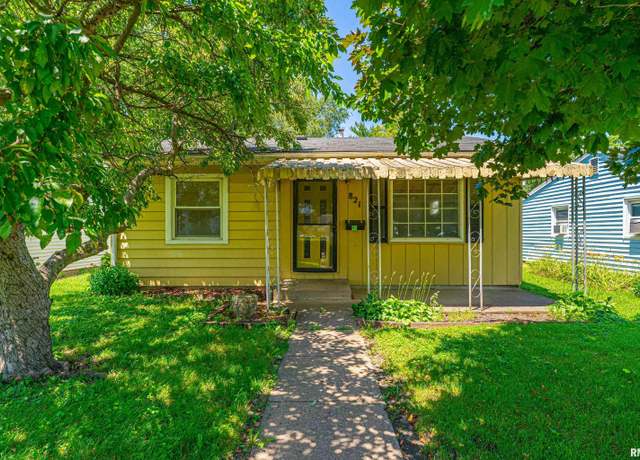 Property at 821 N Sherman St, Lincoln, IL 62656, 3 beds, 1 bath