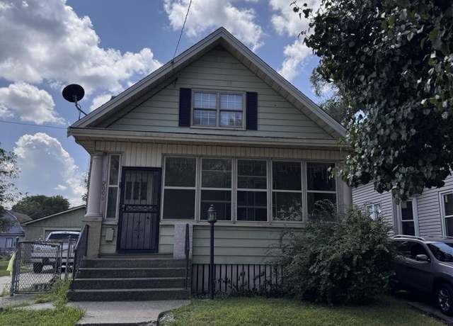 Property at 2006 W Marquette St, Peoria, IL 61605, 4 beds, 2 baths