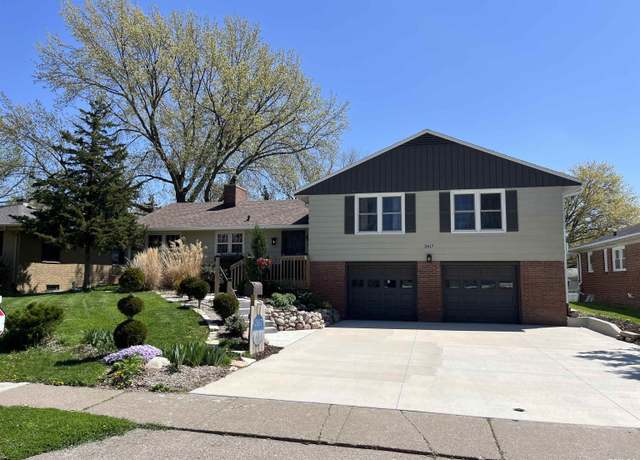 Property at 2617 Fillmore Ln, Davenport, IA 52804, 4 beds, 2 baths