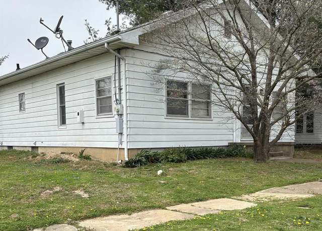Property at 303 S Emma St, Christopher, IL 62822, 2 beds, 1 bath