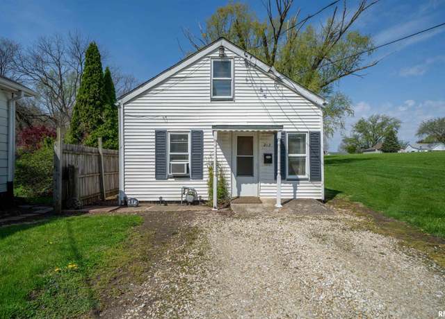 Property at 212 S Cone St, Farmington, IL 61531, 2 beds, 1 bath