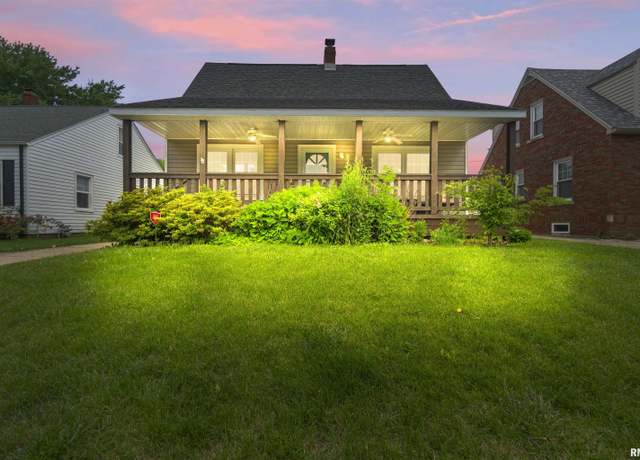 Property at 1013 E Elmhurst Ave, Peoria, IL 61603, 3 beds, 2.5 baths