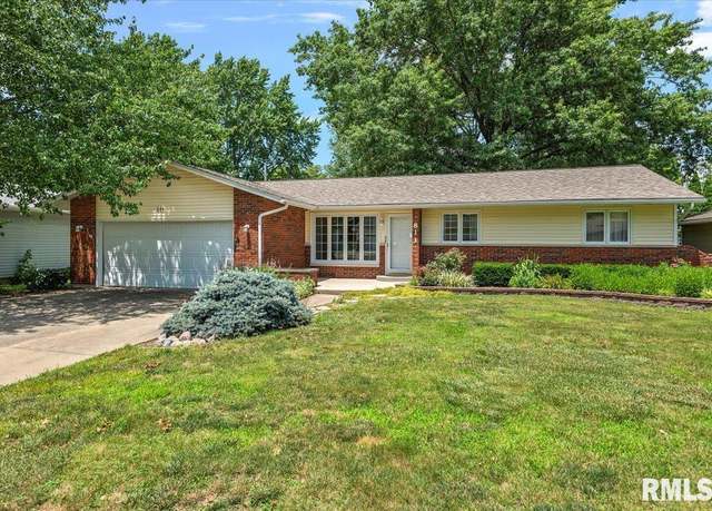 Property at 811 Virginia Ave, Taylorville, IL 62568, 3 beds, 2 baths