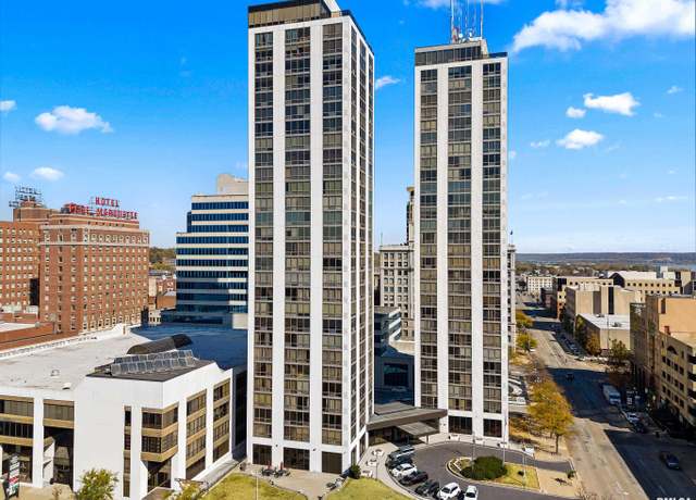 Property at 125 SW Jefferson St Unit W-5C, Peoria, IL 61602, 2 beds, 2 baths