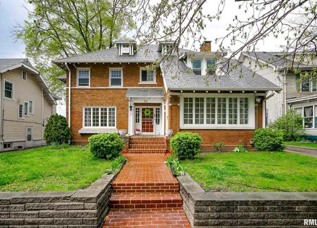 Property at 311 W Armstrong Ave, Peoria, IL 61604, 4 beds, 2.5 baths